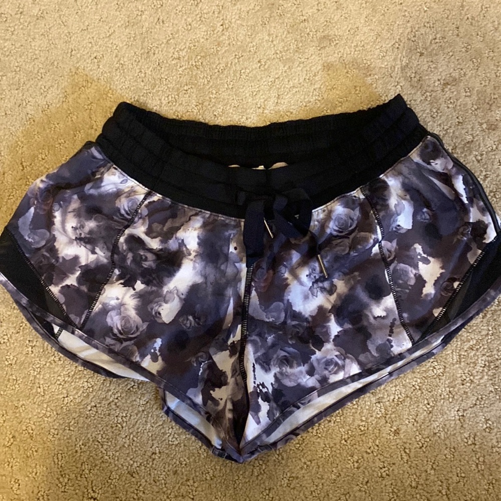 LULULEMON HOTTY HOT SHORTS